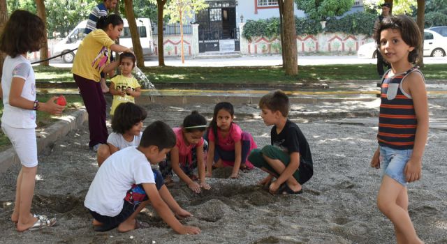 Başkan Aydın çocukları kırmadı