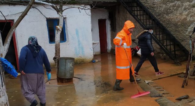 Halfeti'de evleri su bastı