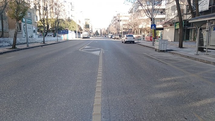 Şanlıurfa’da cadde ve sokaklar boş kaldı