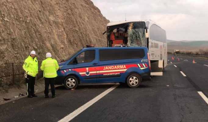 Şanlıurfa’da otobüs Tır’a çarptı: 3 ölü, 35 yaralı (EK)