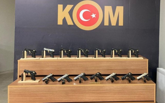 Şanlıurfa’da yolcu otobüsünde 15 adet tabanca bulundu