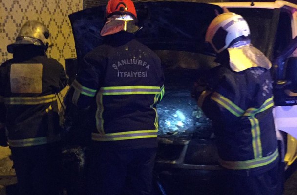 Şanlıurfa’da bir minibüs kundaklandı