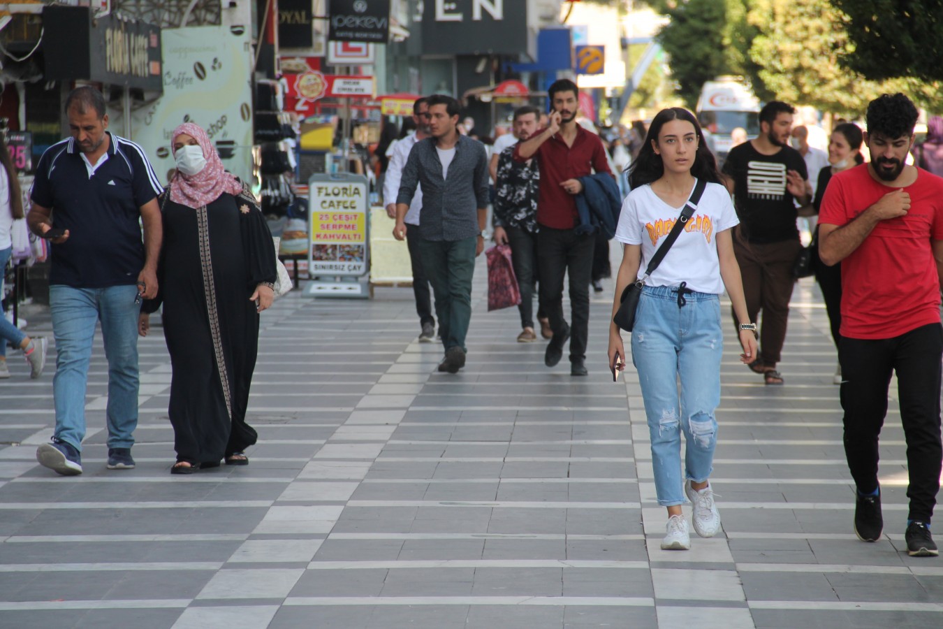 Fahiş fiyatlar Şanlıurfalıların belini büktü