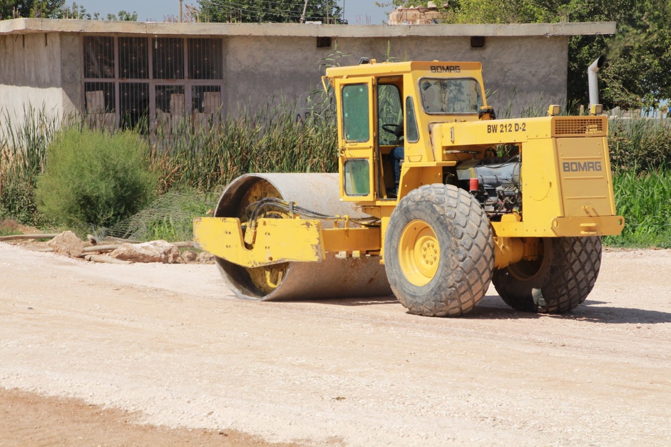 Harran’da köy içi asfalt çalışmaları başladı