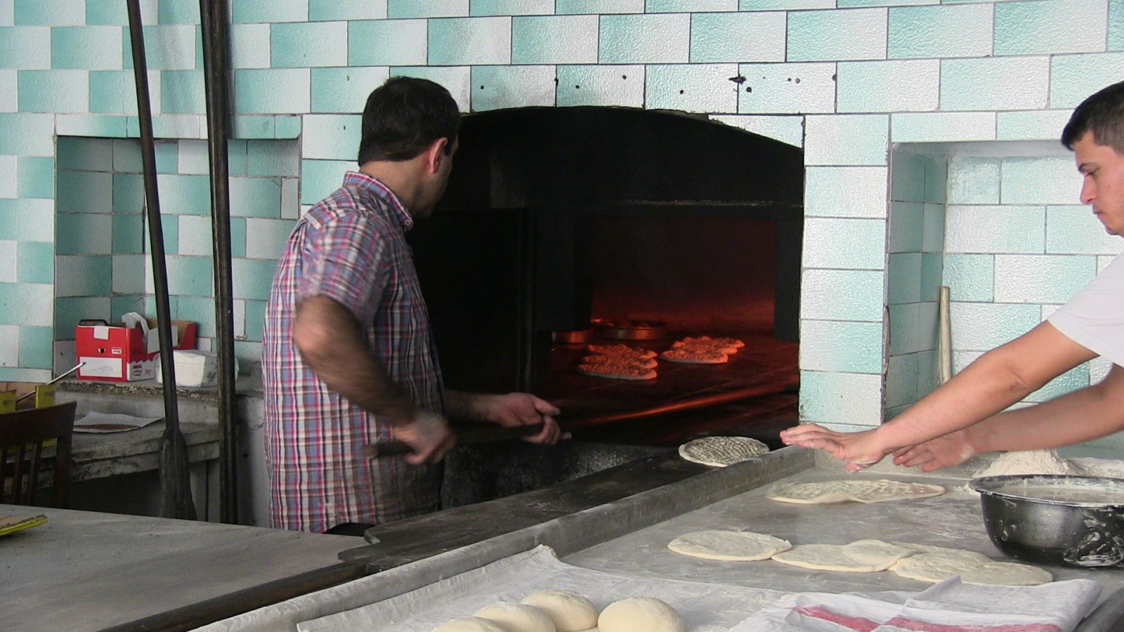 Fırıncı da vatandaş da ekmek zammına karşı