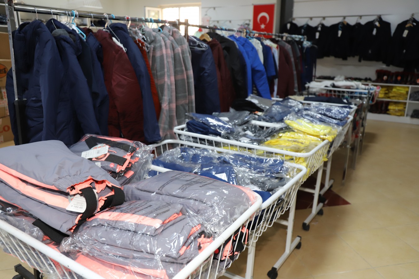 İhtiyaç sahipleri sosyal market aracılığıyla ihtiyaçlarını karşılıyor