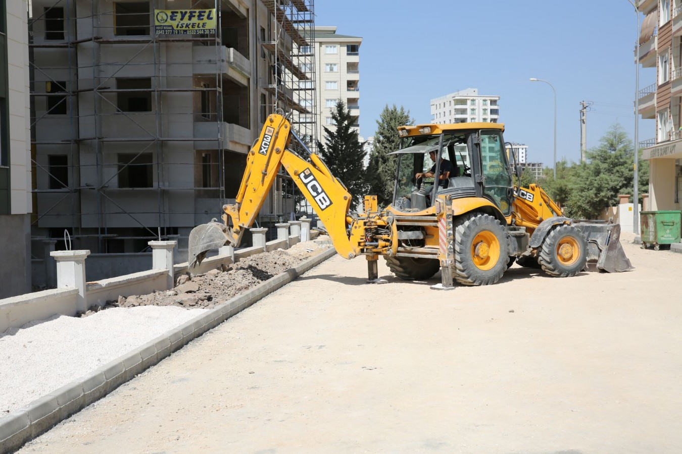 Karaköprü’de yollar kilitli parke taşıyla döşeniyor