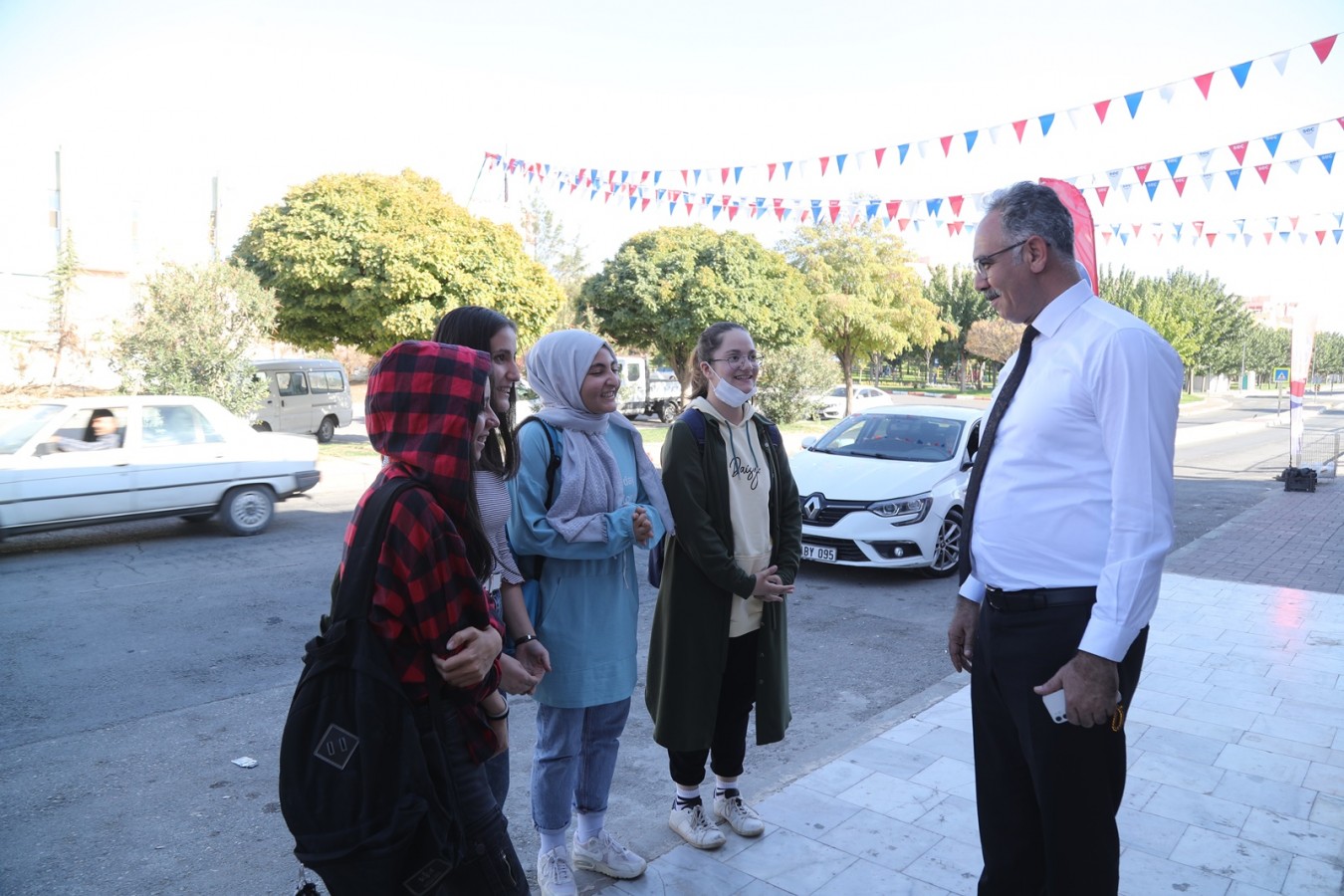 Kuş vatandaşı belediyeye davet etti