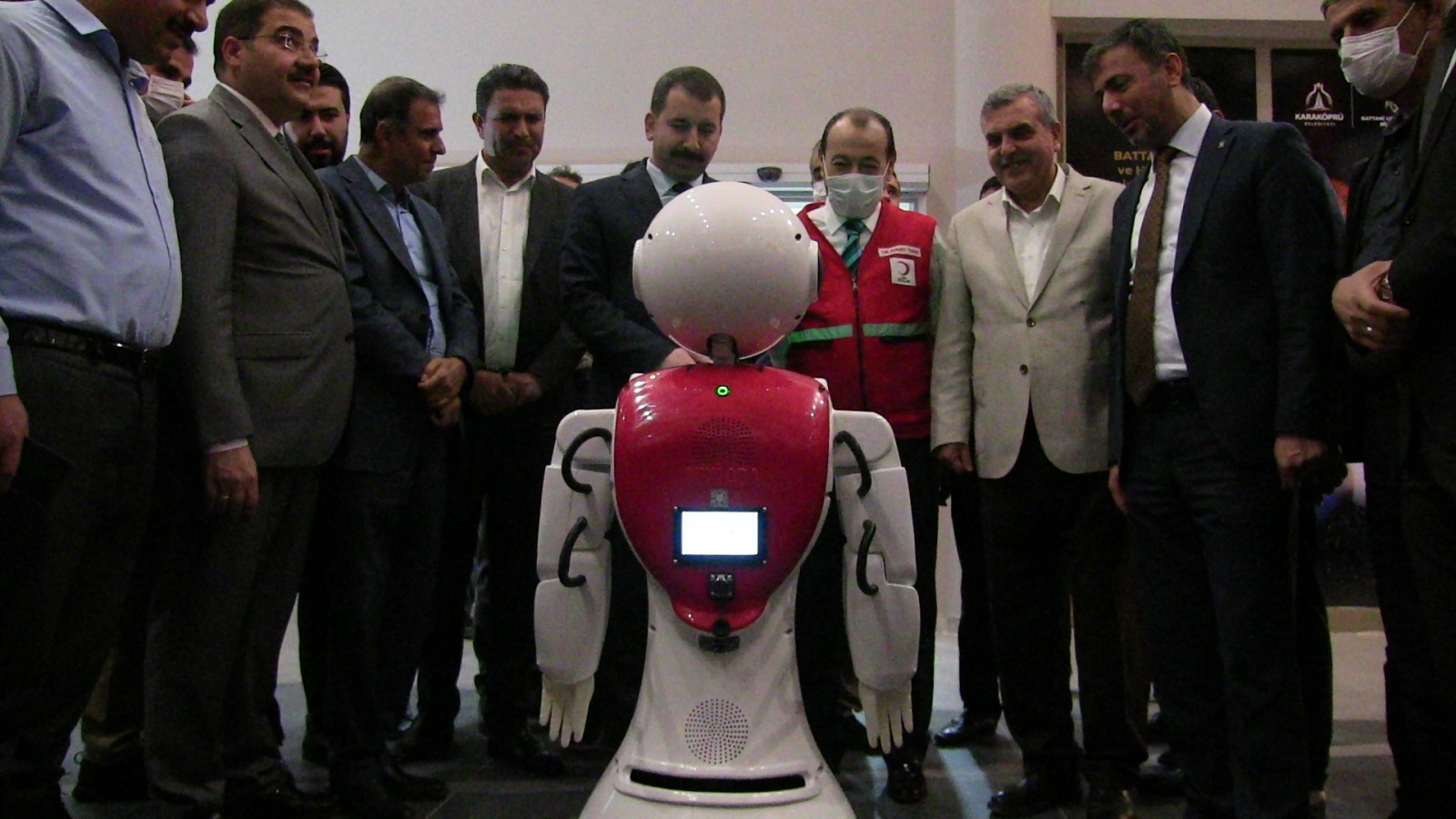 Urfa’da robot “Ada”, türkü eşliğinde döktürdü