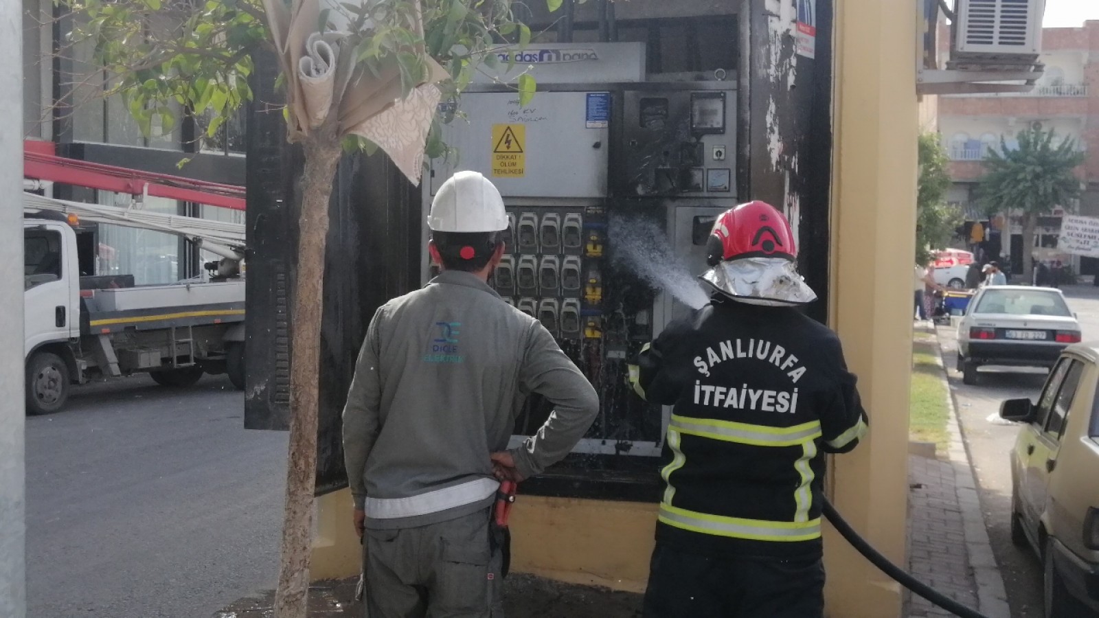 Urfa’da trafo bomba gibi patladı!