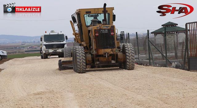 Karaköprü kırsalında yollar çamurdan kurtarılıyor