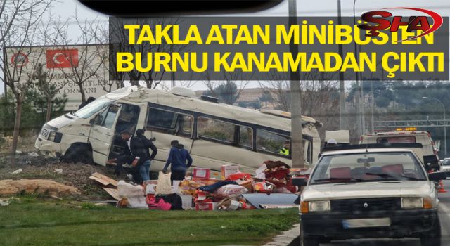 Akabe yolunda minibüs takla attı