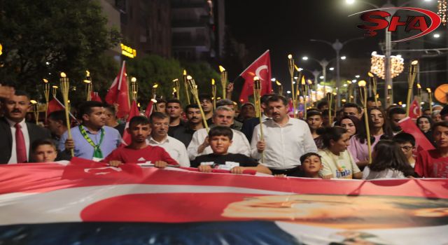 Urfa'da renkli görüntüler! Fener alayında yürüdüler