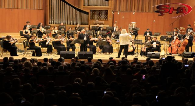 SENFONİ İLE ŞANLIURFA TÜRKÜLERİ GALA GECESİ UNUTULMAZ ANLAR YAŞATTI