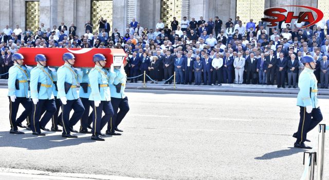 Eski Bakan Cevheri toprağa verildi