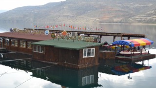 Yüzer duba restoran yeri ihalesi yapılıyor