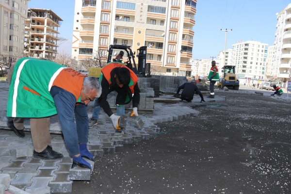 Karaköprü’de yollarda kilitli parke döşeme çalışmaları sürüyor