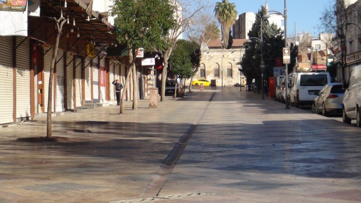 Şanlıurfa’da cadde ve sokaklarda sessizlik hakim