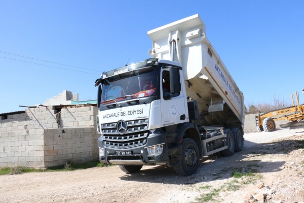 Akçakale'deki 5 mahalleye yeni yollar kazandırılıyor