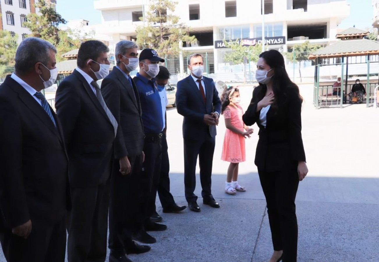 Halfeti’nin ilk, Urfa’nın tek kadın kaymakamı göreve başladı