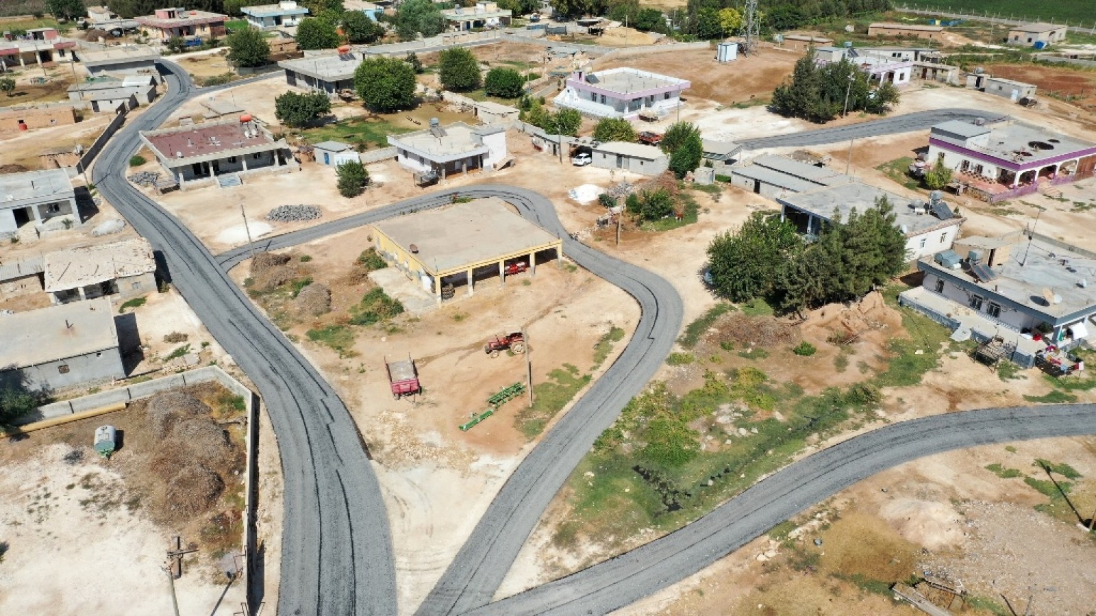 Harran’da köy içi yollar asfaltla buluştu