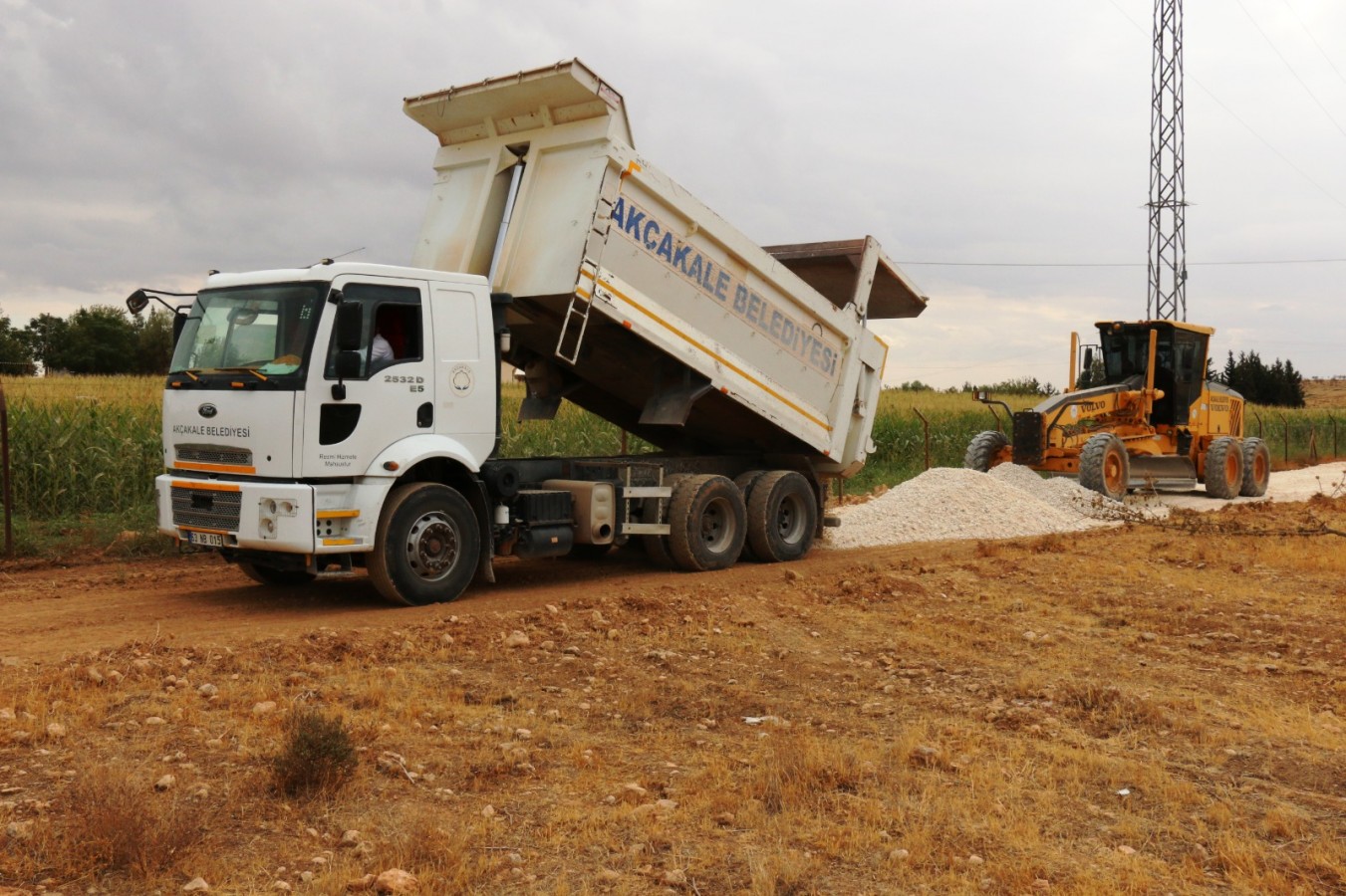 Şanlıurfa’da kış öncesi yollar onarılıyor