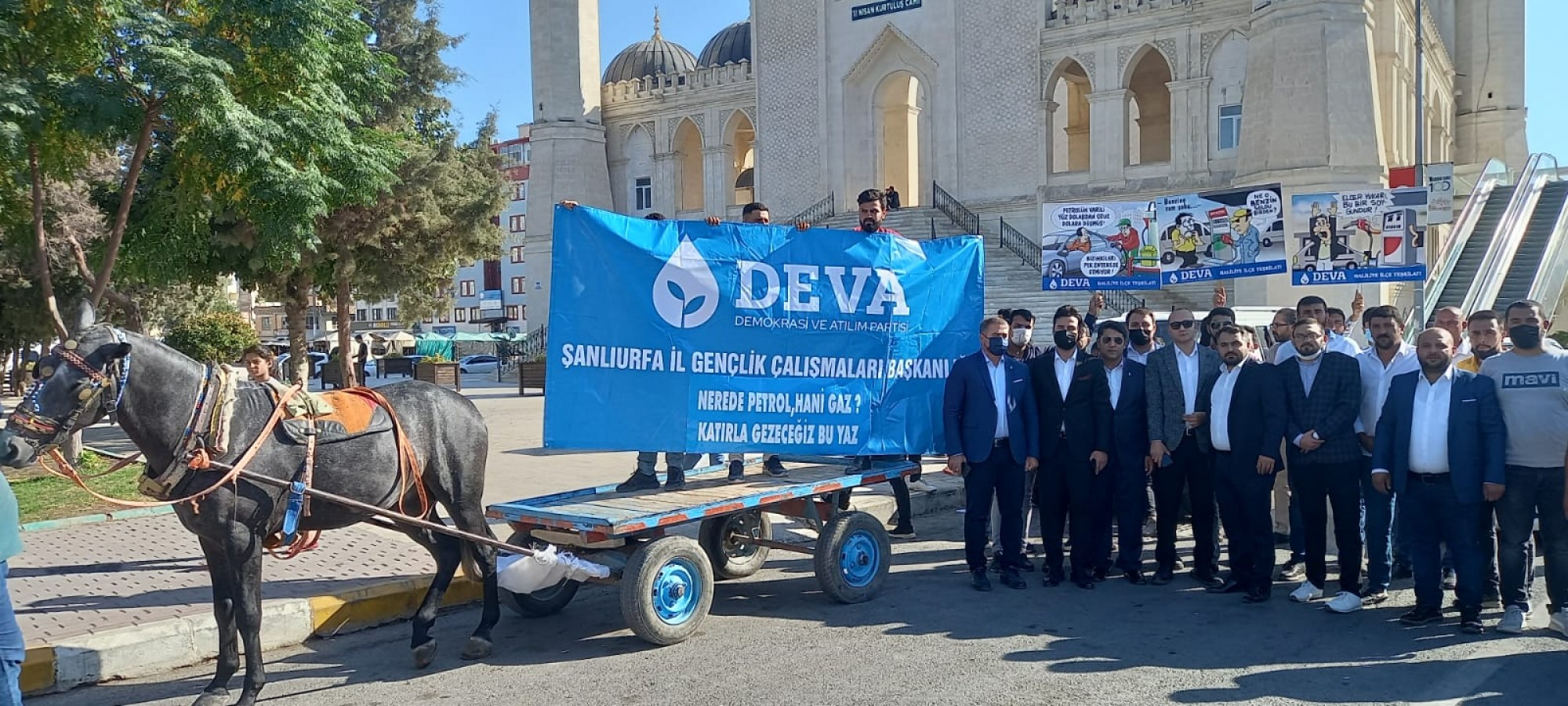 DEVA zamlara at arabalı yürüyüşle dikkat çekti