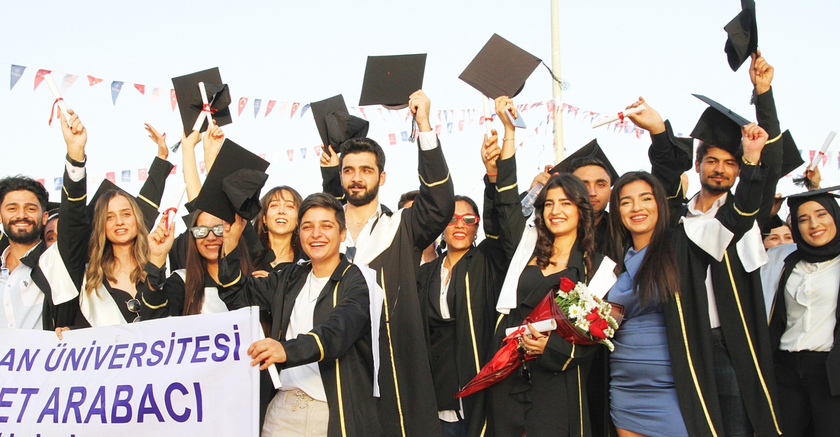 Harran Üniversitesi'nde mezuniyet coşkusu