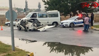 Urfa'da feci kaza! Otomobil hurdaya döndü