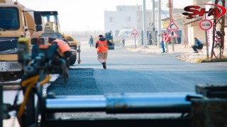 AKÇAKALE BELEDİYESİ ÇALIŞIYOR, TÜM YOLLAR ASFALTLANIYOR